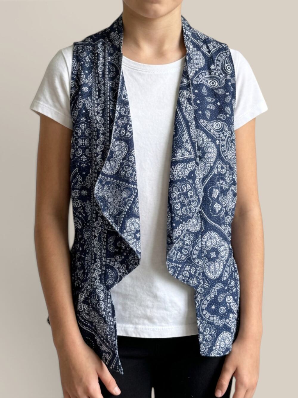 RU Apparel Resistol Girls Bandana Paisley Vest Youth L 10/12 NWT
